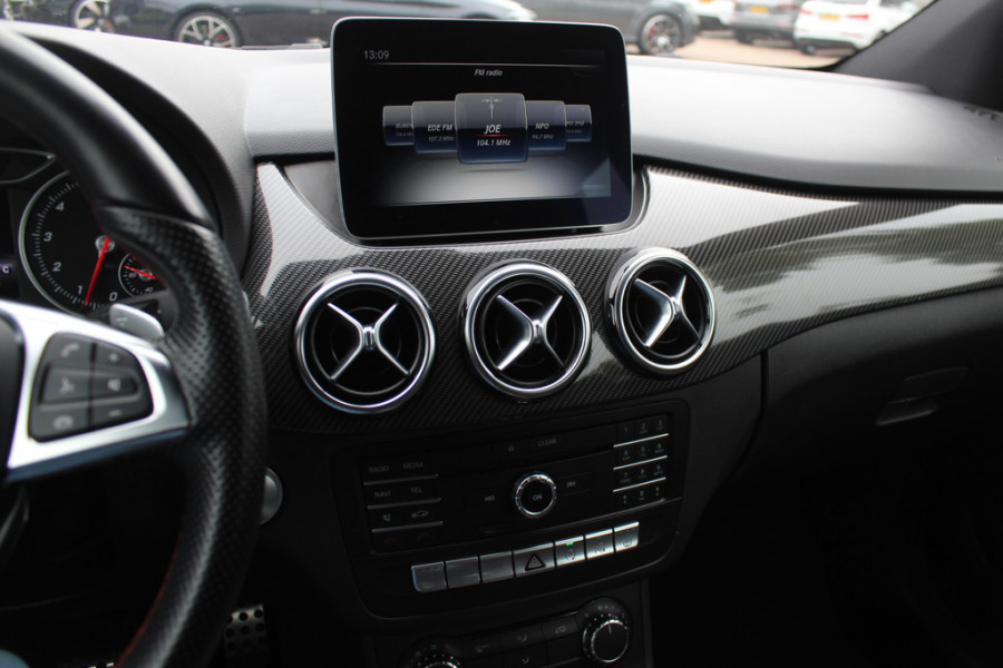 Mercedes-Benz B-Klasse 180 Business Solution AMG Upgrade Edition / Camera / Navigatie / 18'' / Stoelverwarming / Cruise Control