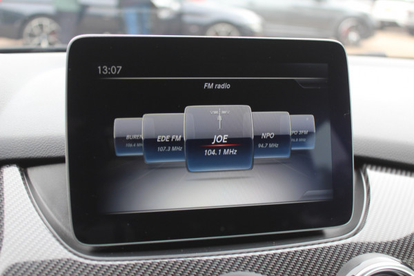 Mercedes-Benz B-Klasse 180 Business Solution AMG Upgrade Edition / Camera / Navigatie / 18'' / Stoelverwarming / Cruise Control