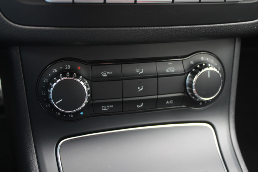 Mercedes-Benz B-Klasse 180 Business Solution AMG Upgrade Edition / Camera / Navigatie / 18'' / Stoelverwarming / Cruise Control