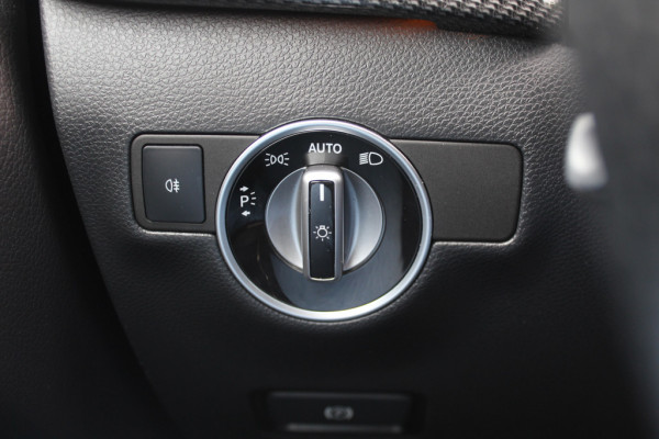 Mercedes-Benz B-Klasse 180 Business Solution AMG Upgrade Edition / Camera / Navigatie / 18'' / Stoelverwarming / Cruise Control