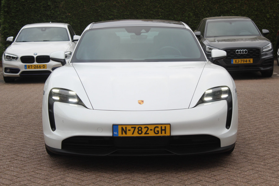 Porsche Taycan 79 kWh / SoH 95% / Panoramadak / Leder / Parkeerhulp V+A / 19'' / Stoelverwarming / DAB / Cruise Control