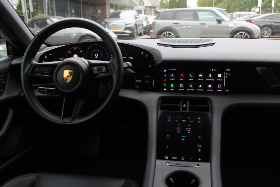 Porsche Taycan 79 kWh / SoH 95% / Panoramadak / Leder / Parkeerhulp V+A / 19'' / Stoelverwarming / DAB / Cruise Control