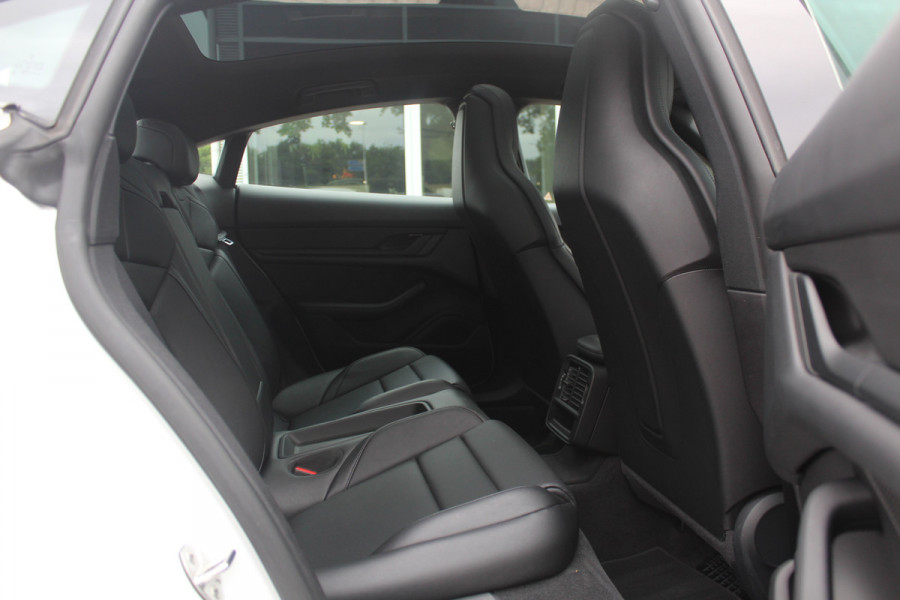 Porsche Taycan 79 kWh / SoH 95% / Panoramadak / Leder / Parkeerhulp V+A / 19'' / Stoelverwarming / DAB / Cruise Control