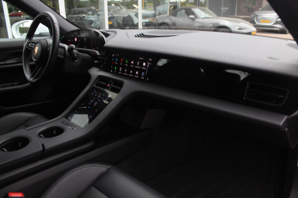 Porsche Taycan 79 kWh / SoH 95% / Panoramadak / Leder / Parkeerhulp V+A / 19'' / Stoelverwarming / DAB / Cruise Control
