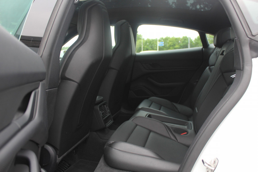 Porsche Taycan 79 kWh / SoH 95% / Panoramadak / Leder / Parkeerhulp V+A / 19'' / Stoelverwarming / DAB / Cruise Control