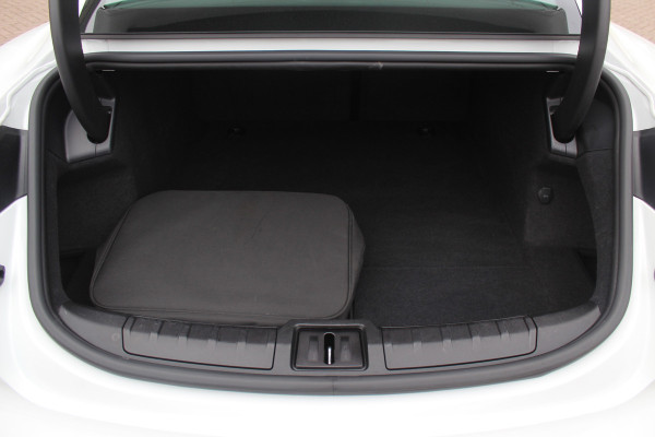 Porsche Taycan 79 kWh / SoH 95% / Panoramadak / Leder / Parkeerhulp V+A / 19'' / Stoelverwarming / DAB / Cruise Control