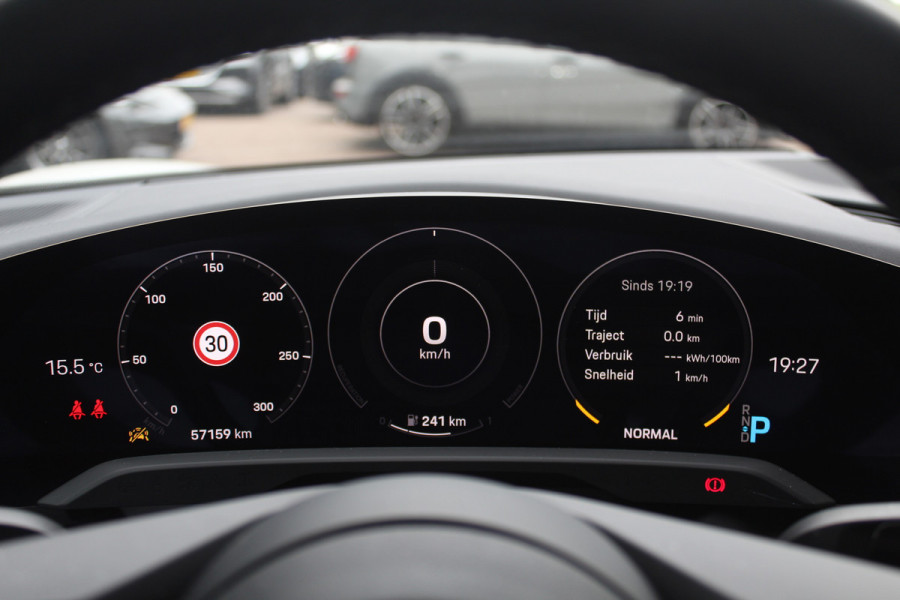 Porsche Taycan 79 kWh / SoH 95% / Panoramadak / Leder / Parkeerhulp V+A / 19'' / Stoelverwarming / DAB / Cruise Control