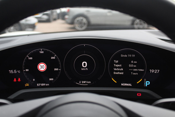 Porsche Taycan 79 kWh / SoH 95% / Panoramadak / Leder / Parkeerhulp V+A / 19'' / Stoelverwarming / DAB / Cruise Control
