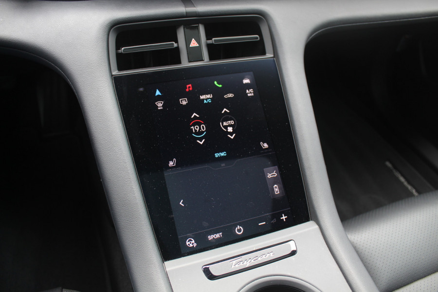 Porsche Taycan 79 kWh / SoH 95% / Panoramadak / Leder / Parkeerhulp V+A / 19'' / Stoelverwarming / DAB / Cruise Control