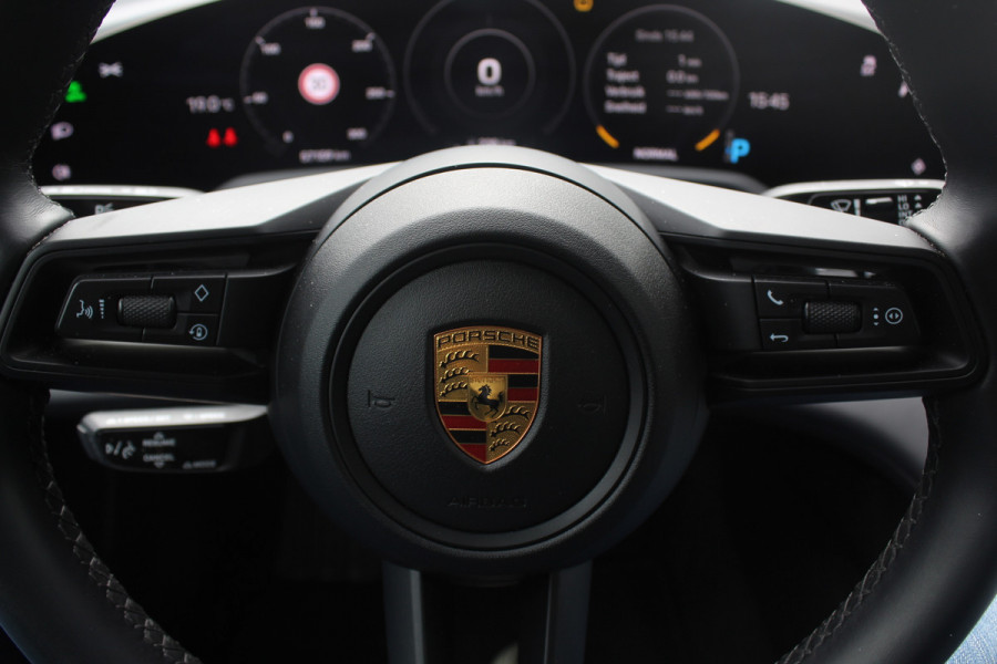 Porsche Taycan 79 kWh / SoH 95% / Panoramadak / Leder / Parkeerhulp V+A / 19'' / Stoelverwarming / DAB / Cruise Control