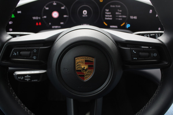 Porsche Taycan 79 kWh / SoH 95% / Panoramadak / Leder / Parkeerhulp V+A / 19'' / Stoelverwarming / DAB / Cruise Control
