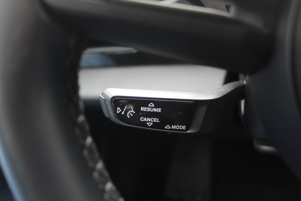 Porsche Taycan 79 kWh / SoH 95% / Panoramadak / Leder / Parkeerhulp V+A / 19'' / Stoelverwarming / DAB / Cruise Control