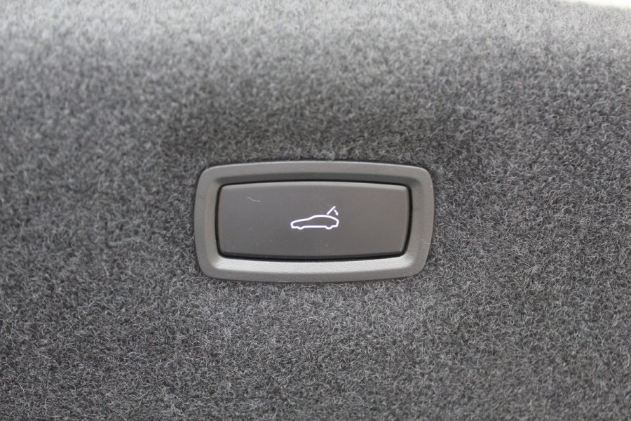 Porsche Taycan 79 kWh / SoH 95% / Panoramadak / Leder / Parkeerhulp V+A / 19'' / Stoelverwarming / DAB / Cruise Control