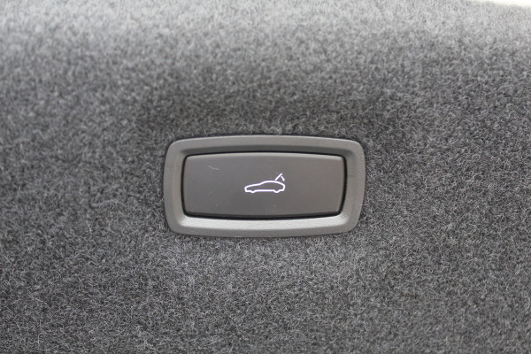 Porsche Taycan 79 kWh / SoH 95% / Panoramadak / Leder / Parkeerhulp V+A / 19'' / Stoelverwarming / DAB / Cruise Control