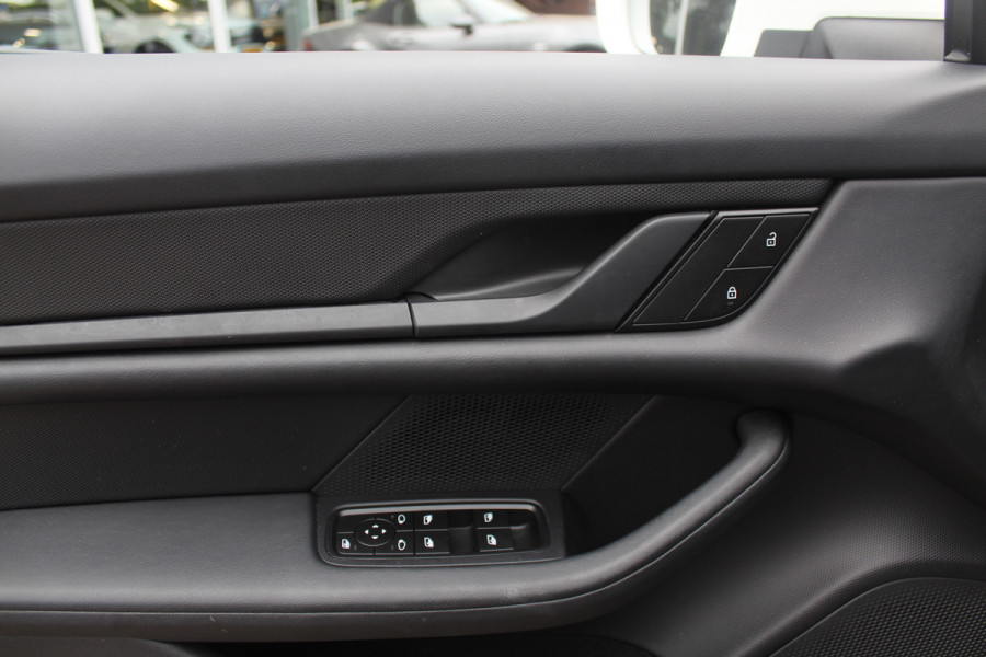 Porsche Taycan 79 kWh / SoH 95% / Panoramadak / Leder / Parkeerhulp V+A / 19'' / Stoelverwarming / DAB / Cruise Control
