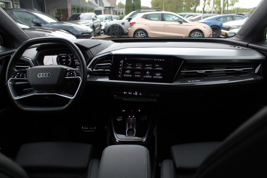 Audi Q4 e-tron 50 quattro Launch edition S Competition 77 kWh / SoH 95% / Camera / Head-up / 20'' / Keyless / RS Seats / Sonos audio / Stoelverwarming / Dodehoek / DAB / ACC / Warmtepomp