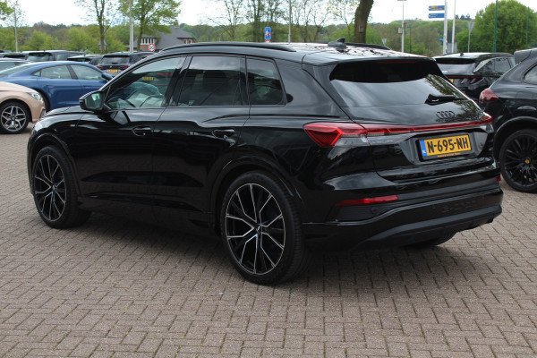 Audi Q4 e-tron 50 quattro Launch edition S Competition 77 kWh / SoH 95% / Camera / Head-up / 20'' / Keyless / RS Seats / Sonos audio / Stoelverwarming / Dodehoek / DAB / ACC / Warmtepomp