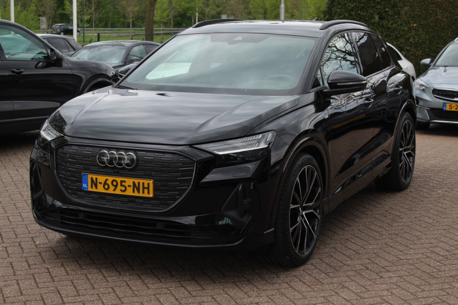 Audi Q4 e-tron 50 quattro Launch edition S Competition 77 kWh / SoH 95% / Camera / Head-up / 20'' / Keyless / RS Seats / Sonos audio / Stoelverwarming / Dodehoek / DAB / ACC / Warmtepomp