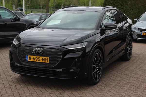 Audi Q4 e-tron 50 quattro Launch edition S Competition 77 kWh / SoH 95% / Camera / Head-up / 20'' / Keyless / RS Seats / Sonos audio / Stoelverwarming / Dodehoek / DAB / ACC / Warmtepomp