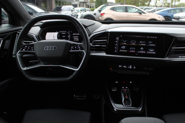 Audi Q4 e-tron 50 quattro Launch edition S Competition 77 kWh / SoH 95% / Camera / Head-up / 20'' / Keyless / RS Seats / Sonos audio / Stoelverwarming / Dodehoek / DAB / ACC / Warmtepomp