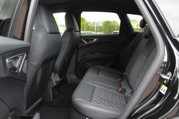 Audi Q4 e-tron 50 quattro Launch edition S Competition 77 kWh / SoH 95% / Camera / Head-up / 20'' / Keyless / RS Seats / Sonos audio / Stoelverwarming / Dodehoek / DAB / ACC / Warmtepomp