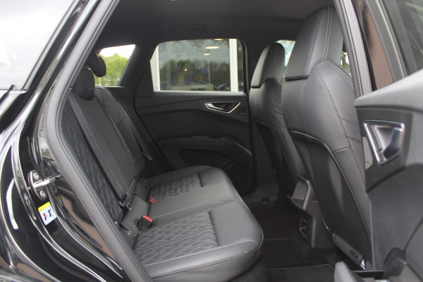 Audi Q4 e-tron 50 quattro Launch edition S Competition 77 kWh / SoH 95% / Camera / Head-up / 20'' / Keyless / RS Seats / Sonos audio / Stoelverwarming / Dodehoek / DAB / ACC / Warmtepomp