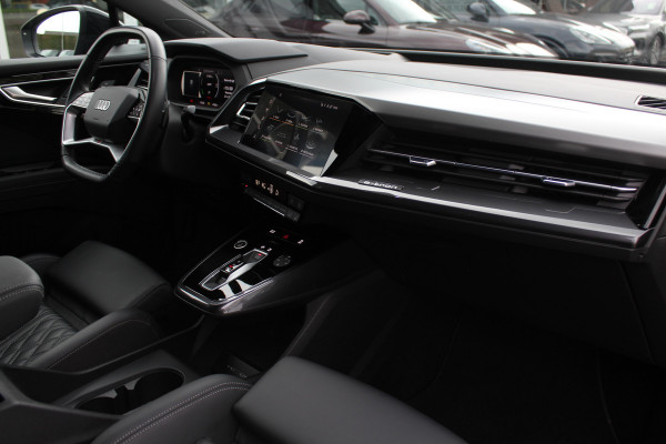 Audi Q4 e-tron 50 quattro Launch edition S Competition 77 kWh / SoH 95% / Camera / Head-up / 20'' / Keyless / RS Seats / Sonos audio / Stoelverwarming / Dodehoek / DAB / ACC / Warmtepomp
