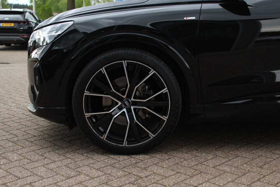 Audi Q4 e-tron 50 quattro Launch edition S Competition 77 kWh / SoH 95% / Camera / Head-up / 20'' / Keyless / RS Seats / Sonos audio / Stoelverwarming / Dodehoek / DAB / ACC / Warmtepomp