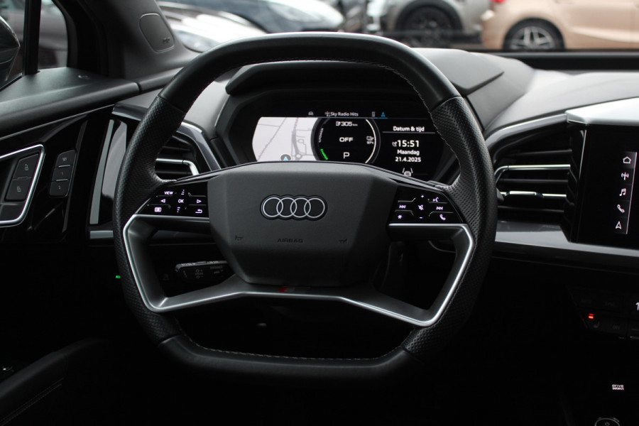 Audi Q4 e-tron 50 quattro Launch edition S Competition 77 kWh / SoH 95% / Camera / Head-up / 20'' / Keyless / RS Seats / Sonos audio / Stoelverwarming / Dodehoek / DAB / ACC / Warmtepomp