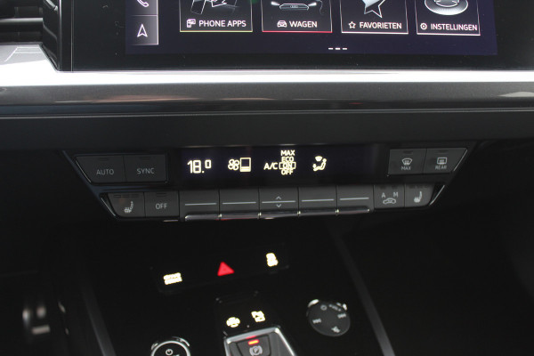 Audi Q4 e-tron 50 quattro Launch edition S Competition 77 kWh / SoH 95% / Camera / Head-up / 20'' / Keyless / RS Seats / Sonos audio / Stoelverwarming / Dodehoek / DAB / ACC / Warmtepomp