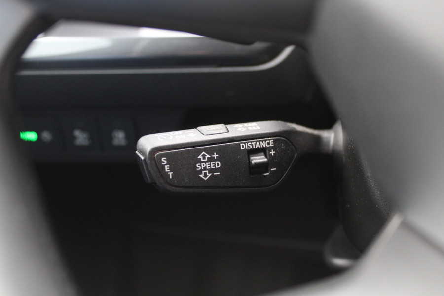 Audi Q4 e-tron 50 quattro Launch edition S Competition 77 kWh / SoH 95% / Camera / Head-up / 20'' / Keyless / RS Seats / Sonos audio / Stoelverwarming / Dodehoek / DAB / ACC / Warmtepomp