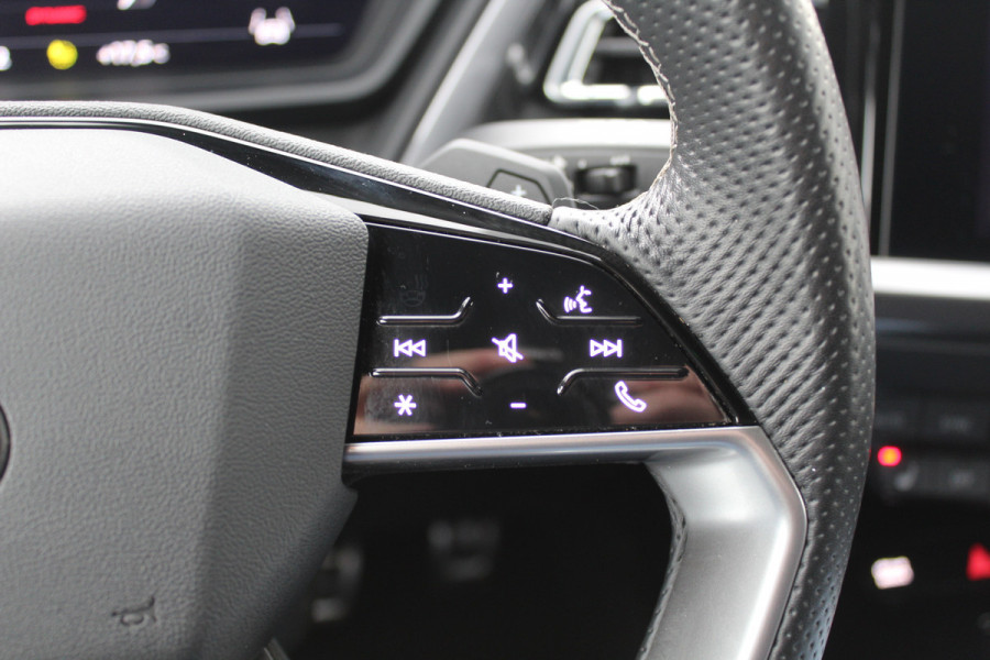 Audi Q4 e-tron 50 quattro Launch edition S Competition 77 kWh / SoH 95% / Camera / Head-up / 20'' / Keyless / RS Seats / Sonos audio / Stoelverwarming / Dodehoek / DAB / ACC / Warmtepomp