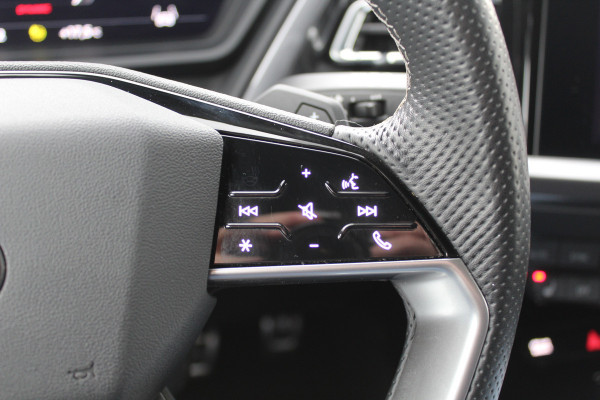 Audi Q4 e-tron 50 quattro Launch edition S Competition 77 kWh / SoH 95% / Camera / Head-up / 20'' / Keyless / RS Seats / Sonos audio / Stoelverwarming / Dodehoek / DAB / ACC / Warmtepomp