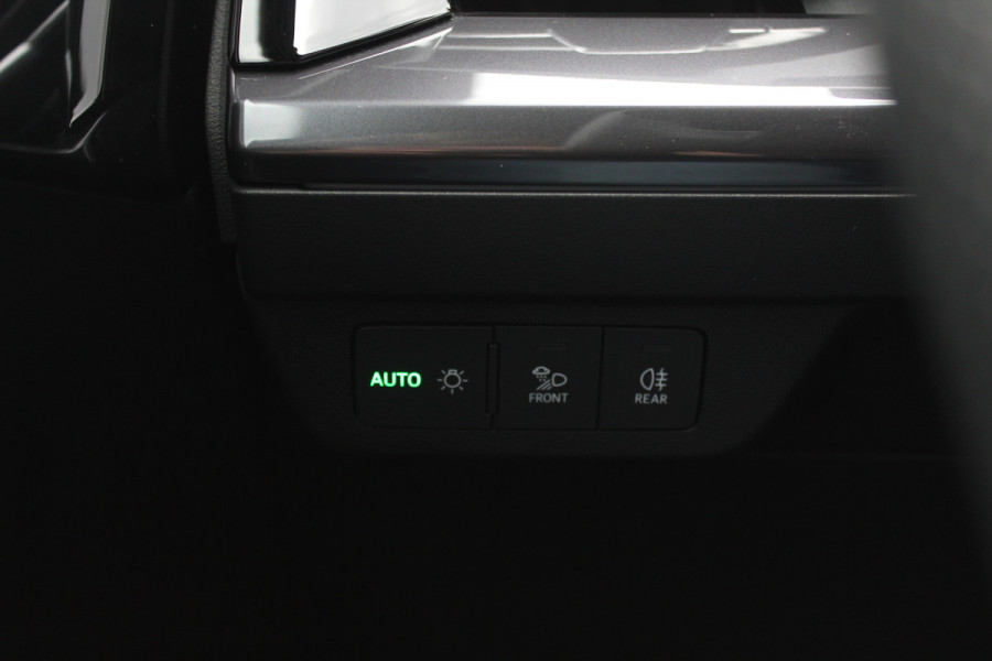 Audi Q4 e-tron 50 quattro Launch edition S Competition 77 kWh / SoH 95% / Camera / Head-up / 20'' / Keyless / RS Seats / Sonos audio / Stoelverwarming / Dodehoek / DAB / ACC / Warmtepomp