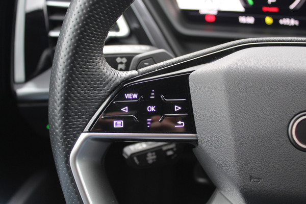 Audi Q4 e-tron 50 quattro Launch edition S Competition 77 kWh / SoH 95% / Camera / Head-up / 20'' / Keyless / RS Seats / Sonos audio / Stoelverwarming / Dodehoek / DAB / ACC / Warmtepomp