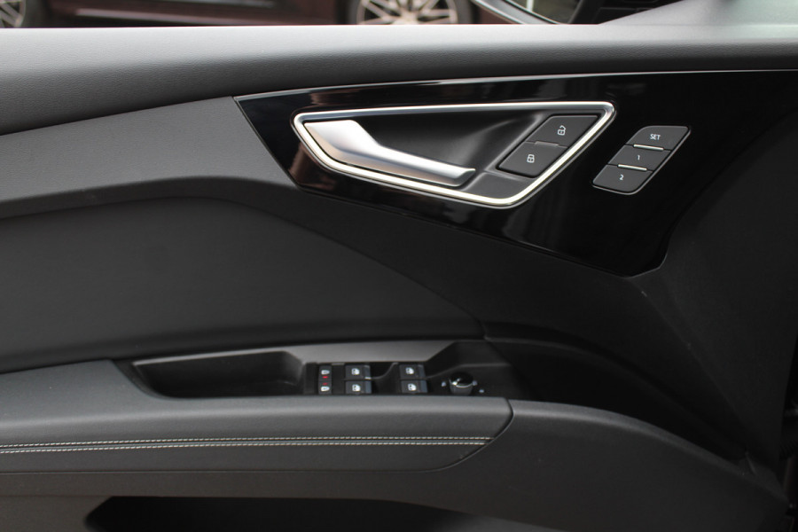 Audi Q4 e-tron 50 quattro Launch edition S Competition 77 kWh / SoH 95% / Camera / Head-up / 20'' / Keyless / RS Seats / Sonos audio / Stoelverwarming / Dodehoek / DAB / ACC / Warmtepomp
