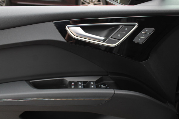 Audi Q4 e-tron 50 quattro Launch edition S Competition 77 kWh / SoH 95% / Camera / Head-up / 20'' / Keyless / RS Seats / Sonos audio / Stoelverwarming / Dodehoek / DAB / ACC / Warmtepomp