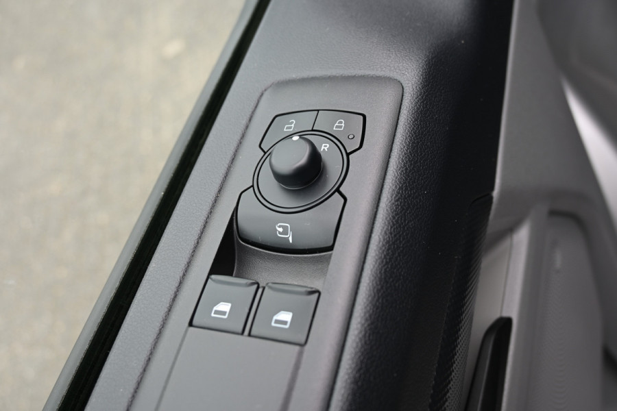 Ford Transit Custom 320 2.0 TDCI L2 Trend LED, Adaptive cruise control, Navigatie, Trekhaak