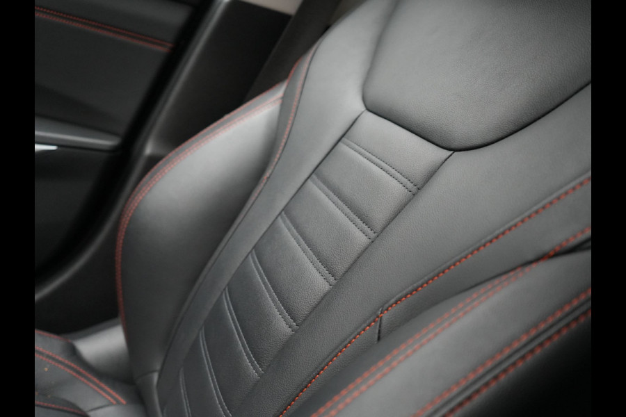 BMW 3 Serie Touring 330e Sportline Plug In Hybrid 293pk PHEV | Trekhaak af Fabriek | Laser LED | Head Up | Lederen Sportstoelen Verwarmd | Harman Kardon | Apple Carplay | Keyless |