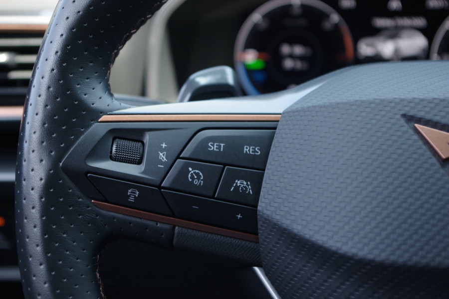 CUPRA Formentor 1.4 e-Hybrid VZ 245 PK Copper Edition PHEV, Groot-Navigatie, Adap. Cruise Control, Camera