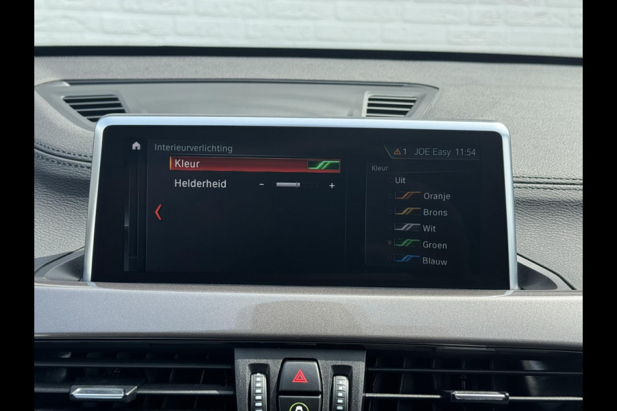 BMW X1 SDrive18i High Executive Trekhaak Navigatie Led verlichting Clima Cruise Panorama