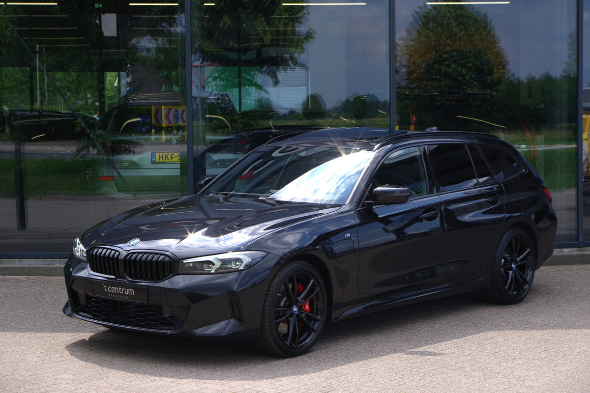 BMW 3 Serie Touring 330e xDrive 293 PK M-Sport Pro, Panoramadak, Elek. Trekhaak, Camera BMW 3 Serie Touring 330e xDrive 293 PK M-Sport Pro, Panoramadak, Elek. Trekhaak, Camera