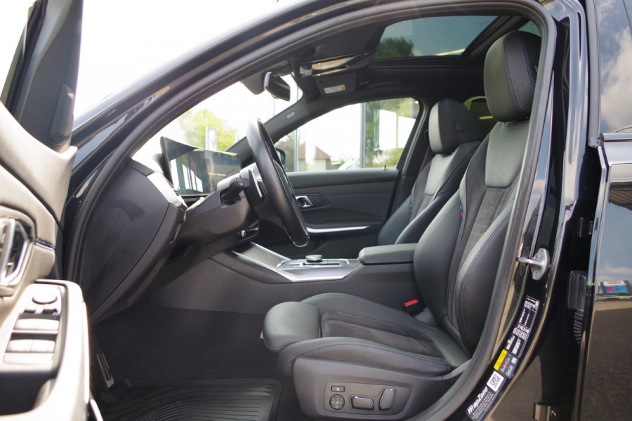 BMW 3 Serie Touring 330e xDrive 293 PK M-Sport Pro, Panoramadak, Elek. Trekhaak, Camera