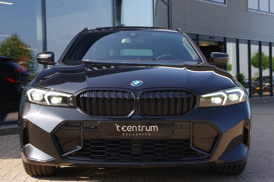 BMW 3 Serie Touring 330e xDrive 293 PK M-Sport Pro, Panoramadak, Elek. Trekhaak, Camera