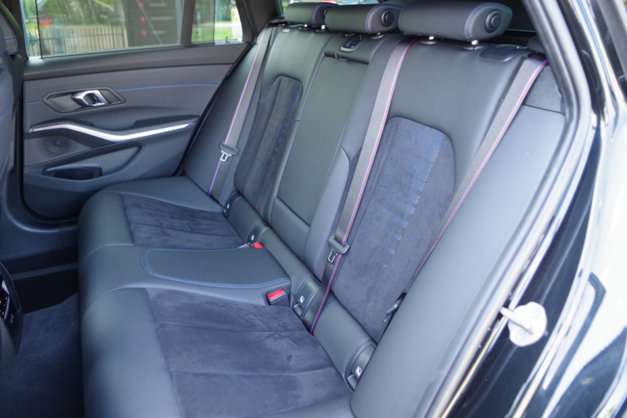 BMW 3 Serie Touring 330e xDrive 293 PK M-Sport Pro, Panoramadak, Elek. Trekhaak, Camera