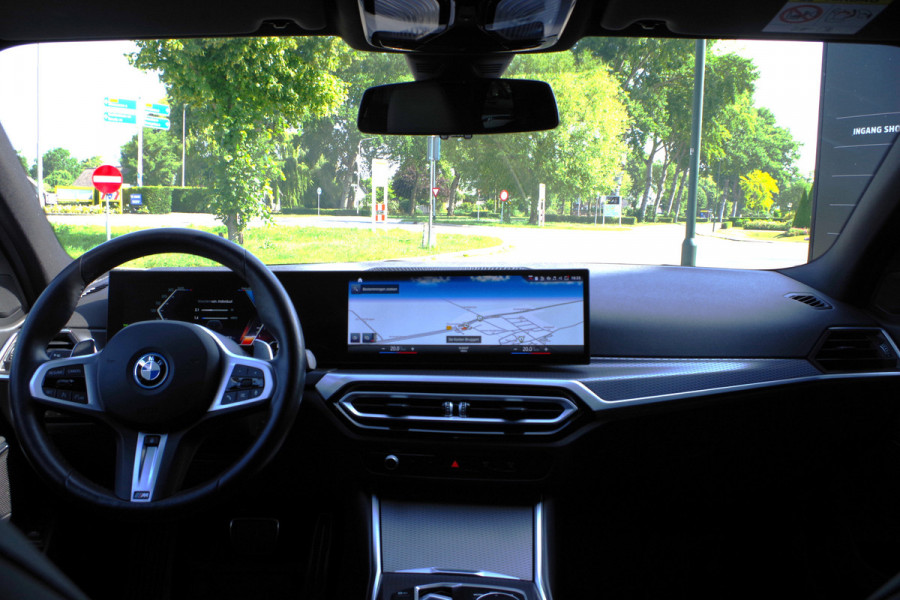 BMW 3 Serie Touring 330e xDrive 293 PK M-Sport Pro, Panoramadak, Elek. Trekhaak, Camera