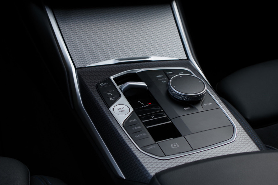 BMW 3 Serie Touring 330e xDrive 293 PK M-Sport Pro, Panoramadak, Elek. Trekhaak, Camera