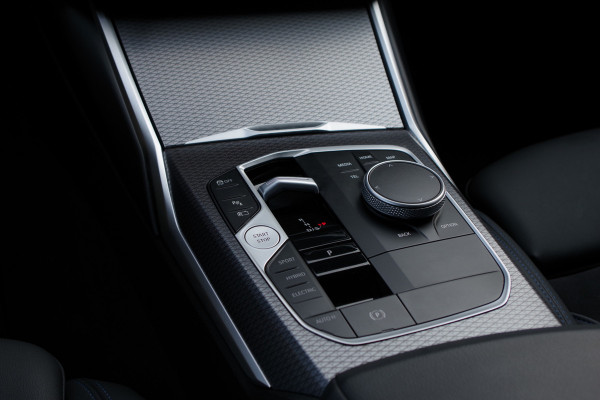 BMW 3 Serie Touring 330e xDrive 293 PK M-Sport Pro, Panoramadak, Elek. Trekhaak, Camera