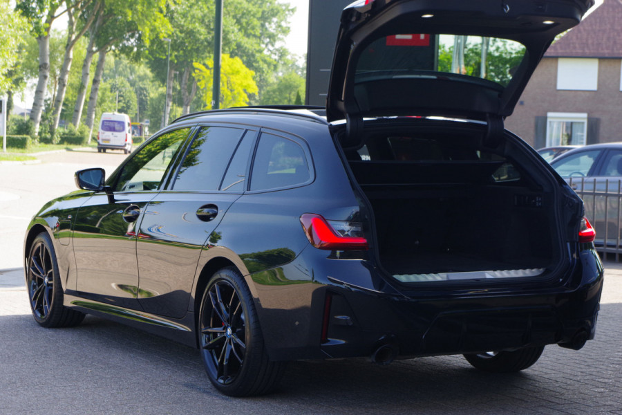 BMW 3 Serie Touring 330e xDrive 293 PK M-Sport Pro, Panoramadak, Elek. Trekhaak, Camera