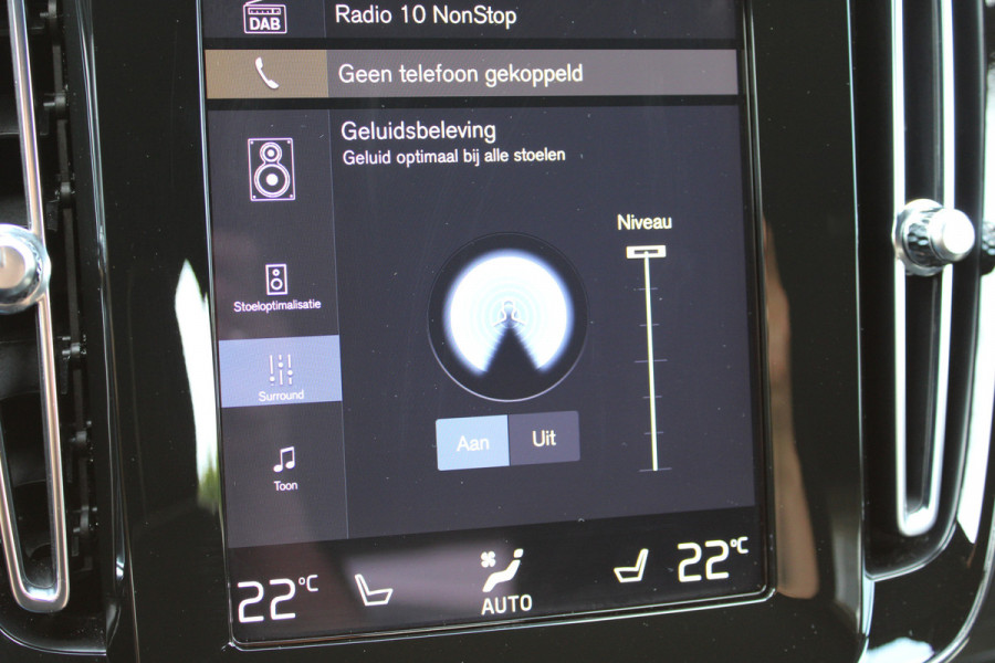 Volvo XC40 1.5 T4 Plug-in hybrid Plus Dark | Trekhaak | H/K | Pilot Assist | Memory | Navigatie | 360 Camera